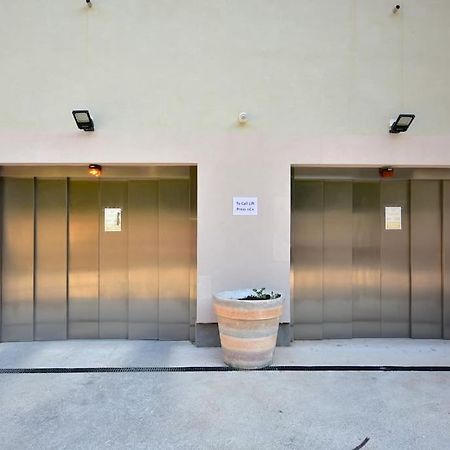 Brand New ! Seaside Apt With Poolview & Parking Budva Exterior photo